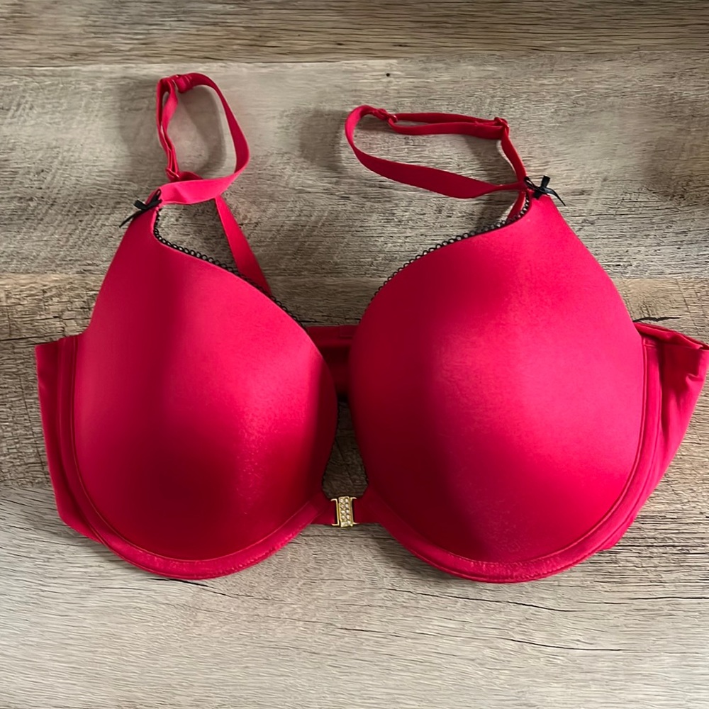 La Senza “Beyond Cleavage” padded, front close bra Size 38C